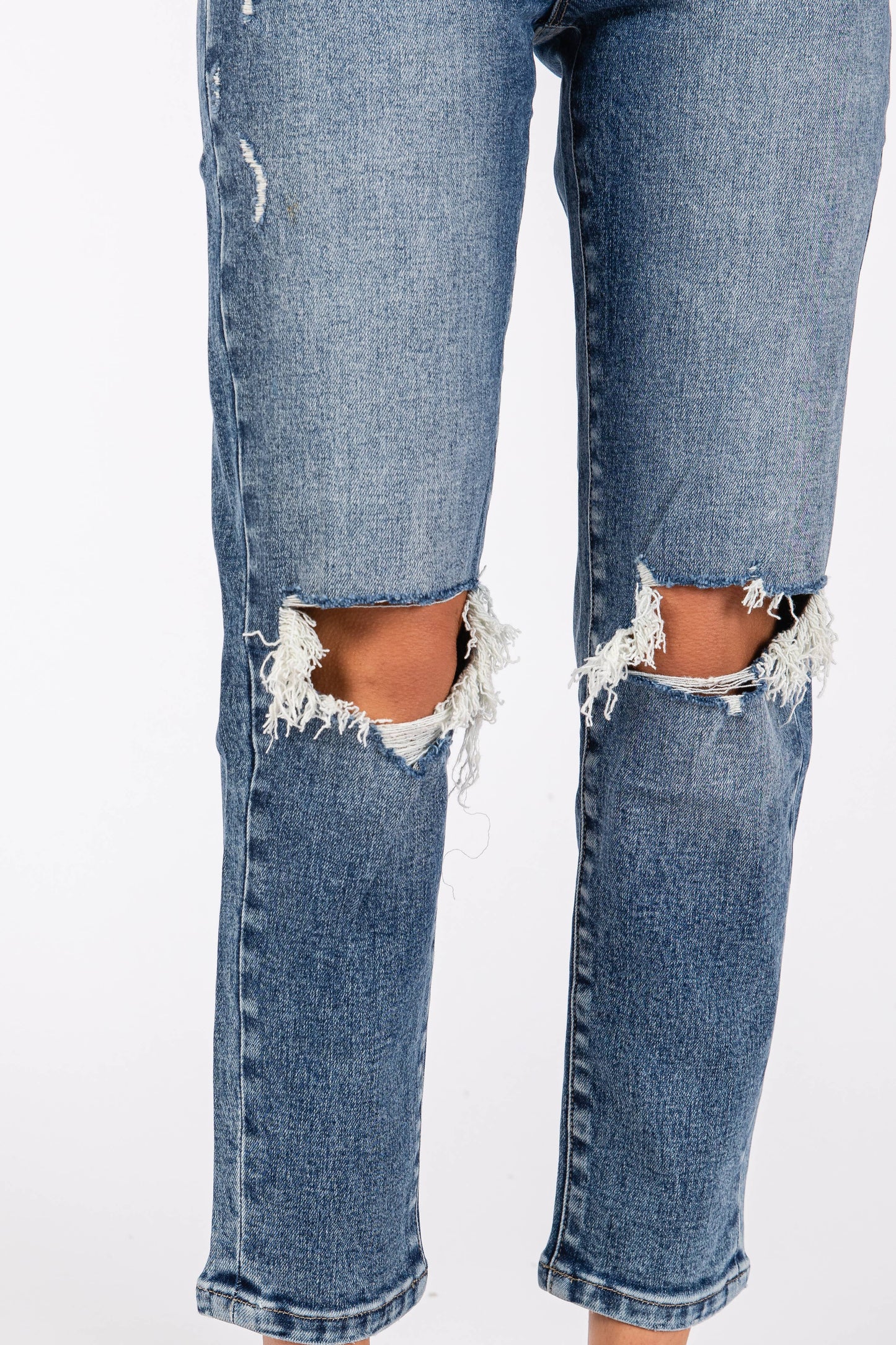 MD KNEE DESTROYED SUPER HIGH RISE STRETCH MOM JEANS