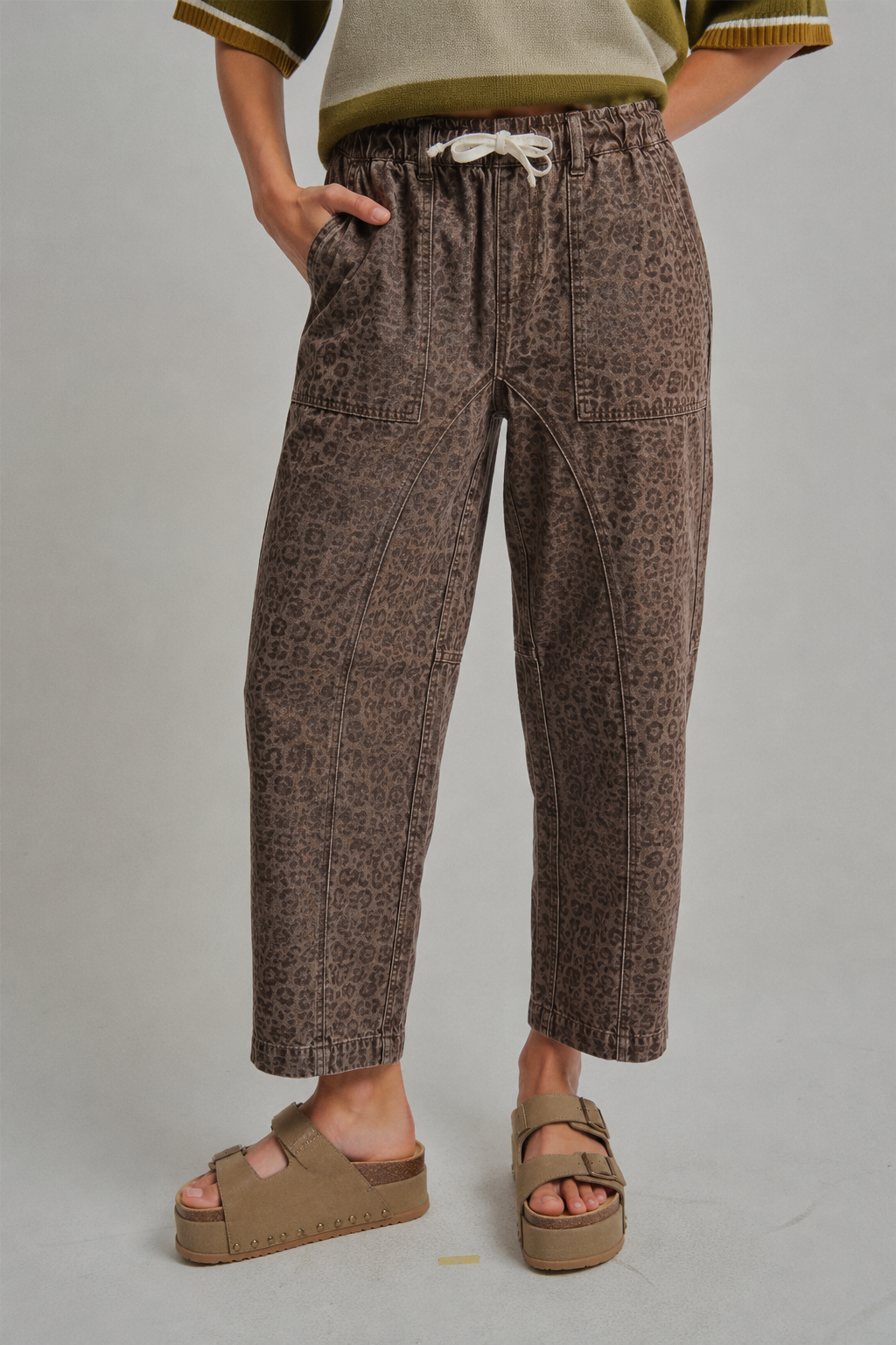 MID RISE CASUAL VINTAGE LEOPARD PANTS