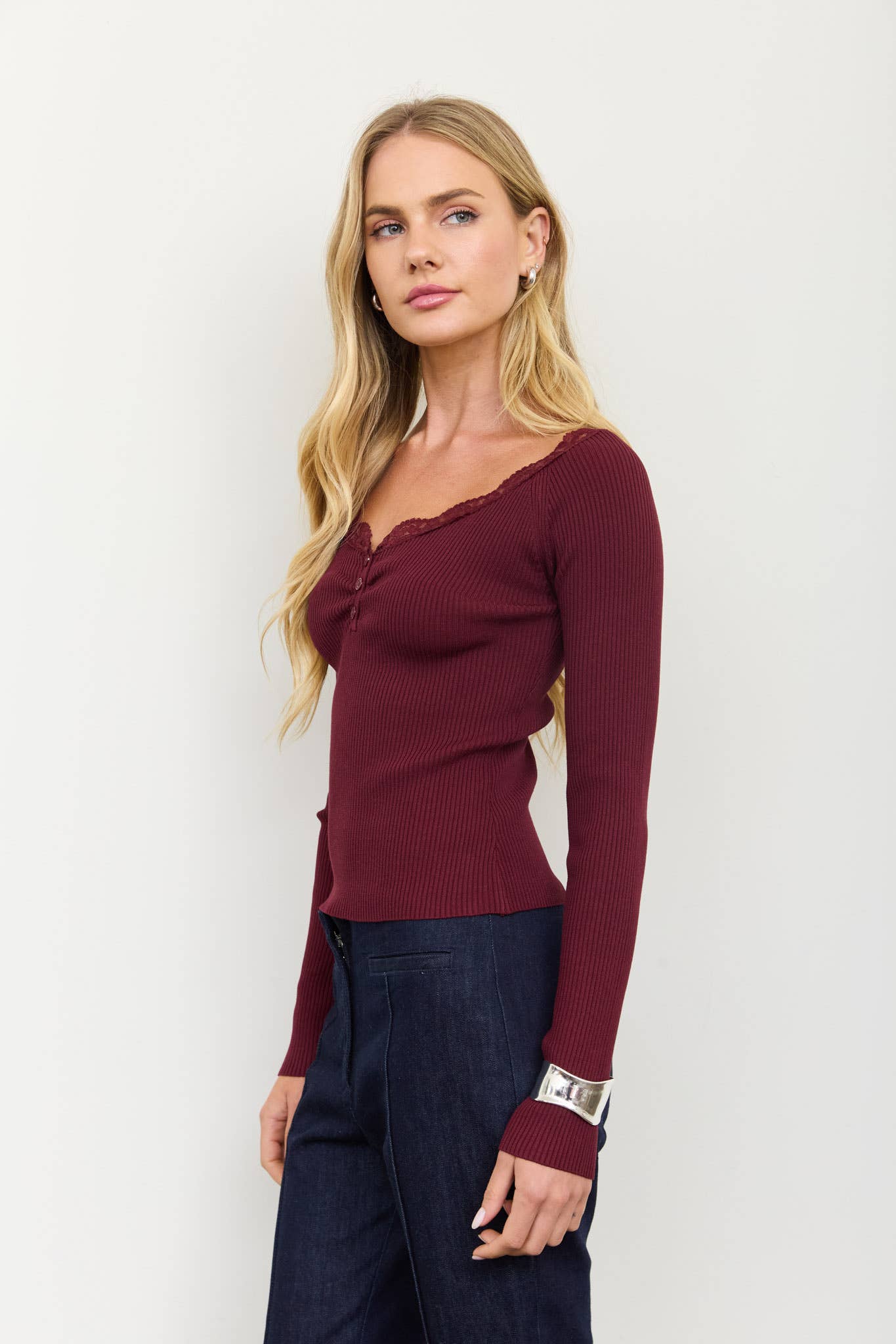 LACE TRIM KNIT TOP