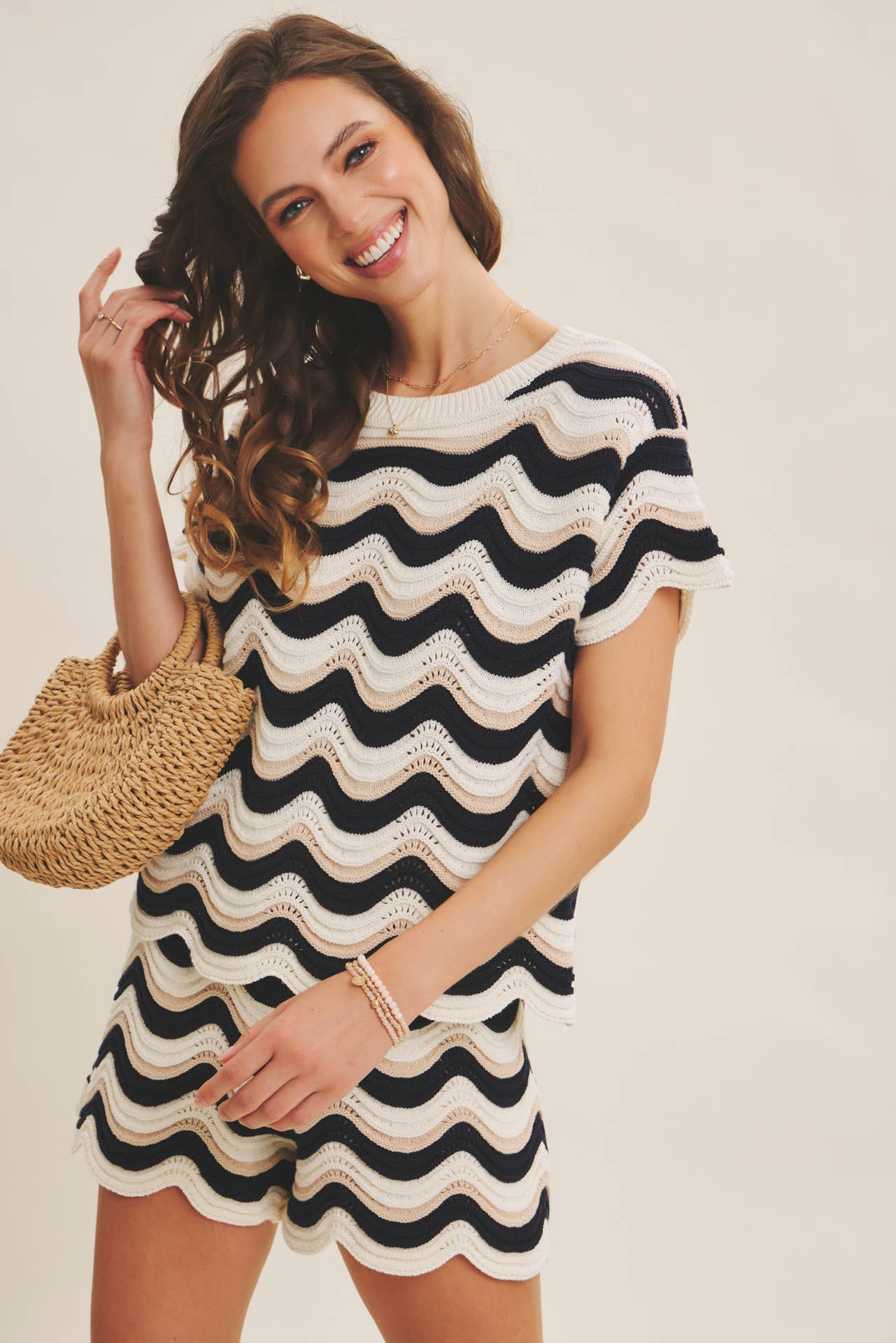 WAVY STRIPE SWEATER TOP