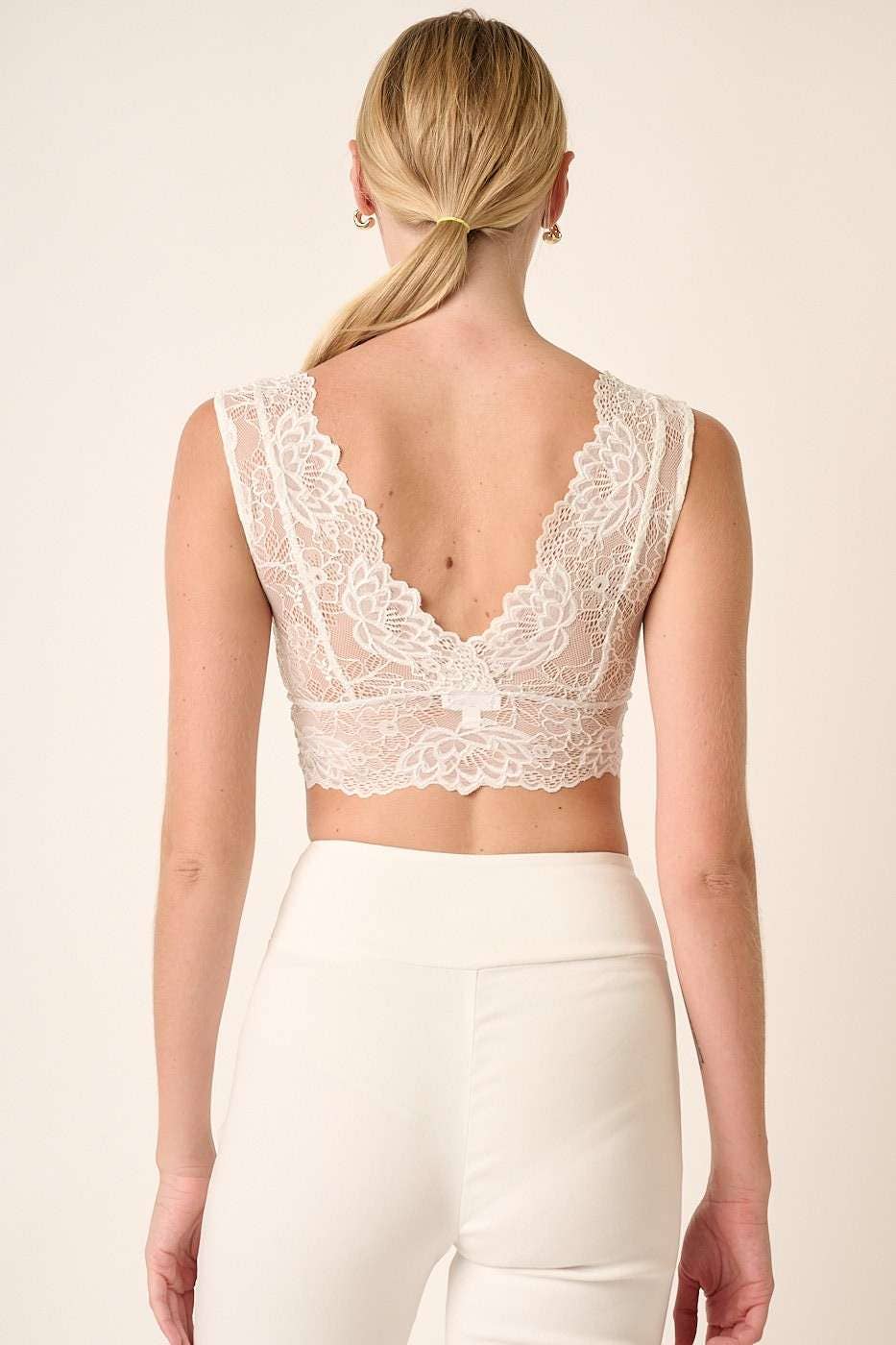 SCALLOPED LACE BRALETTE