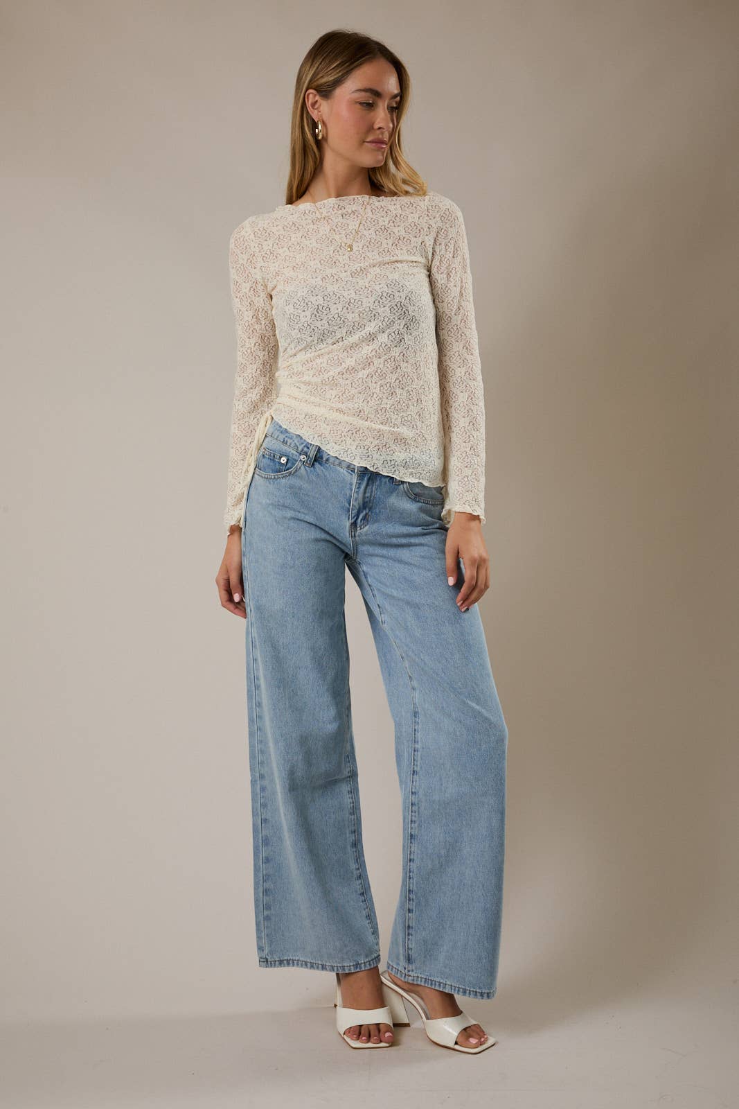 LONG BELL SLEEVE MERROW HEM SIDE RUCHED TOP