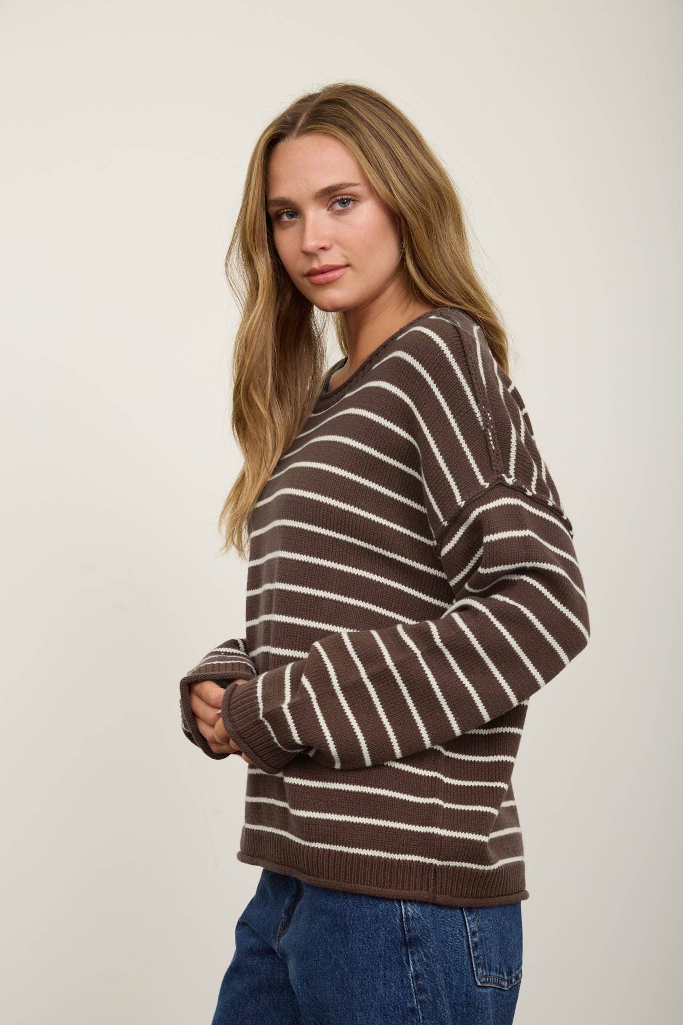 STRIPED CREW NECK SWEATER
