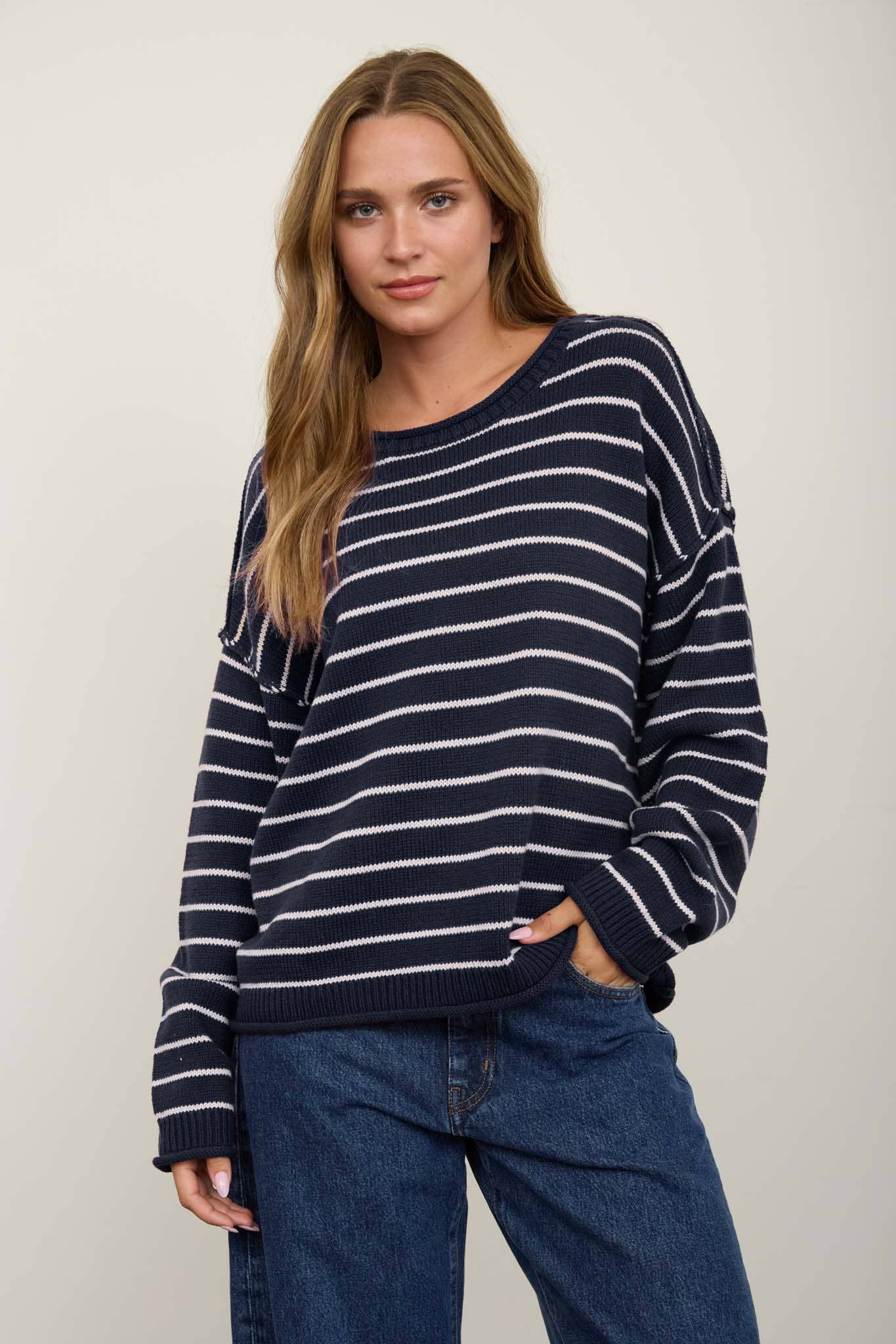 STRIPED CREW NECK SWEATER