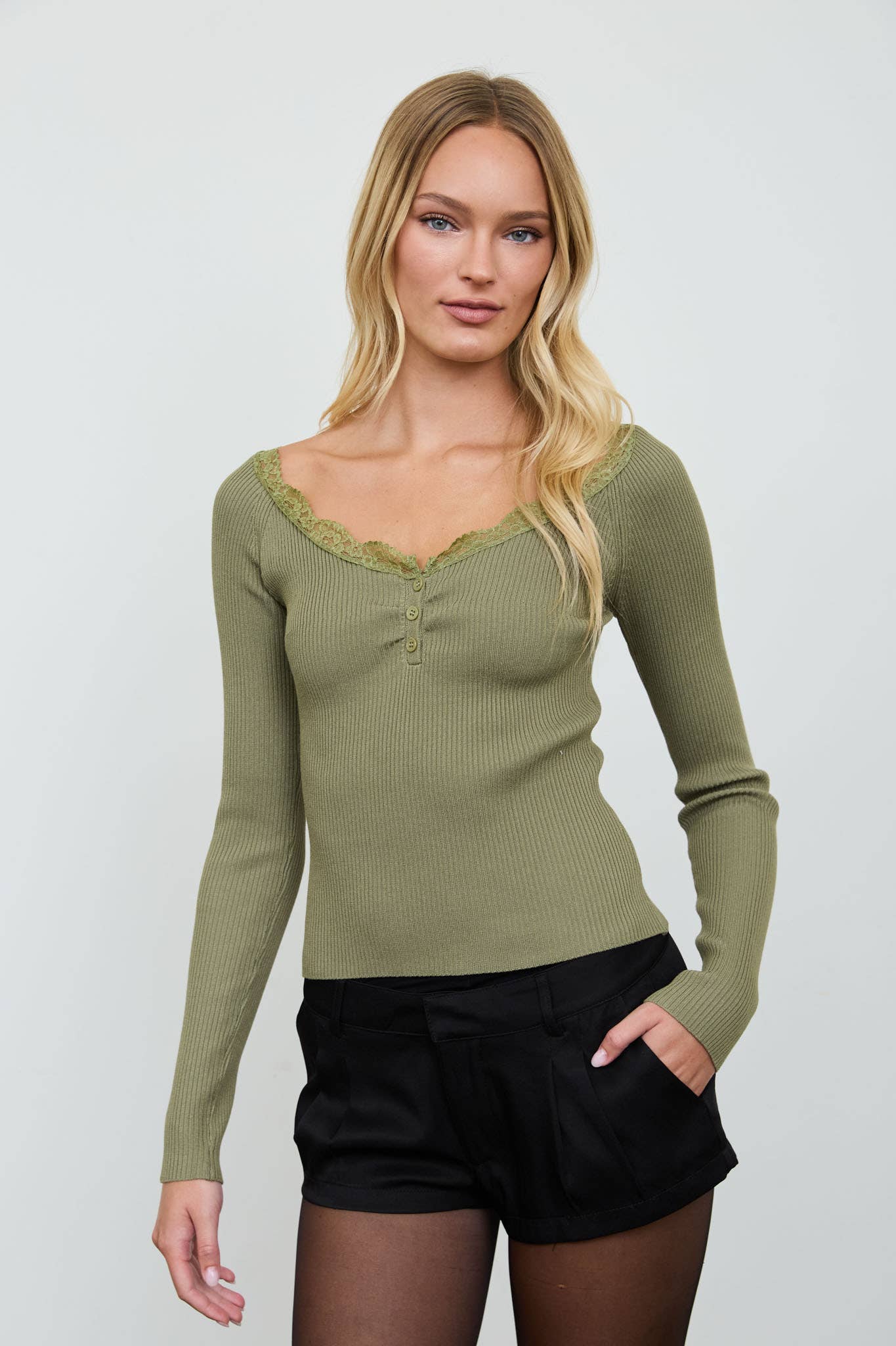 LACE TRIM KNIT TOP