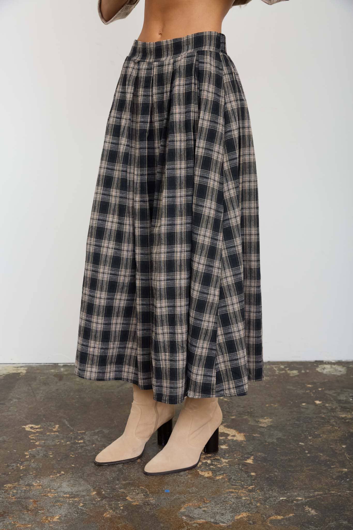 PLAID PLEATED SIDE SLIT MIDI SKIRT