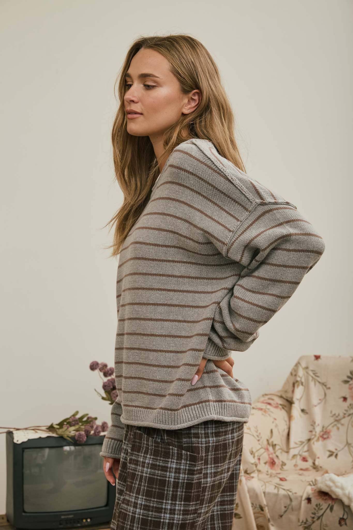 STRIPED CREW NECK SWEATER