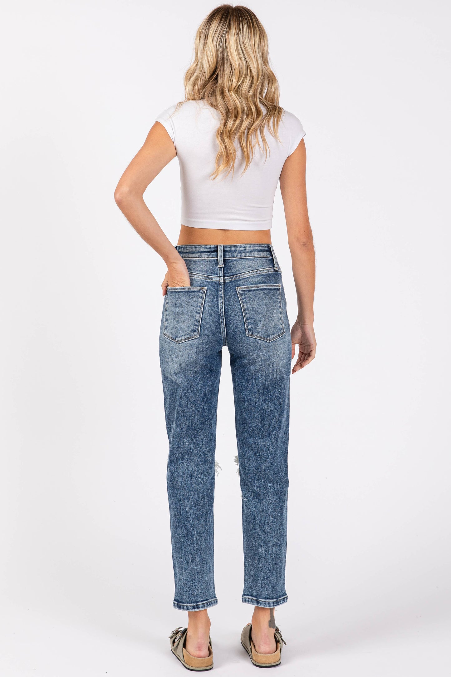 MD KNEE DESTROYED SUPER HIGH RISE STRETCH MOM JEANS