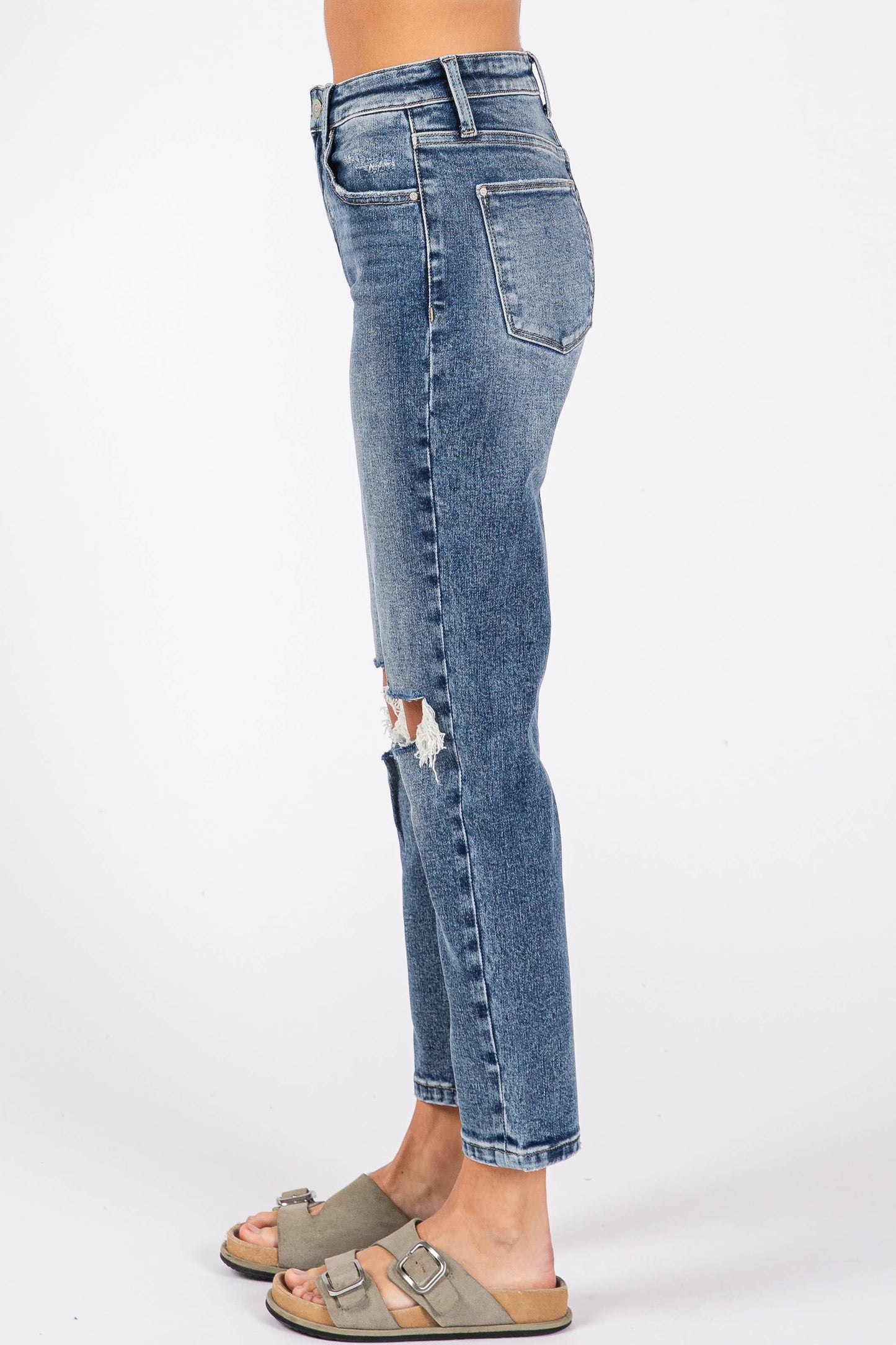 MD KNEE DESTROYED SUPER HIGH RISE STRETCH MOM JEANS