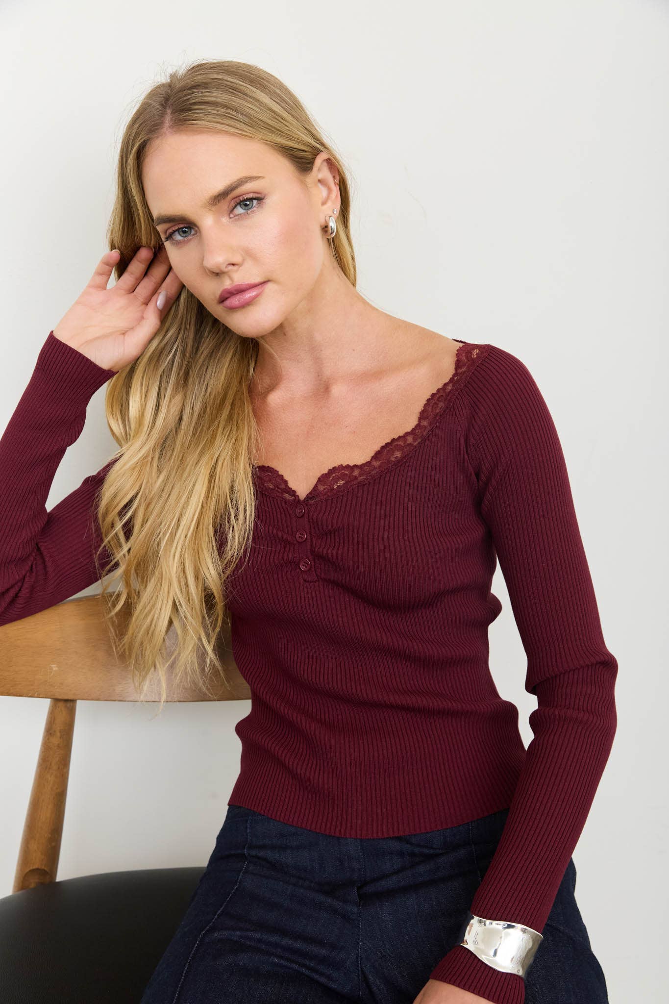 LACE TRIM KNIT TOP