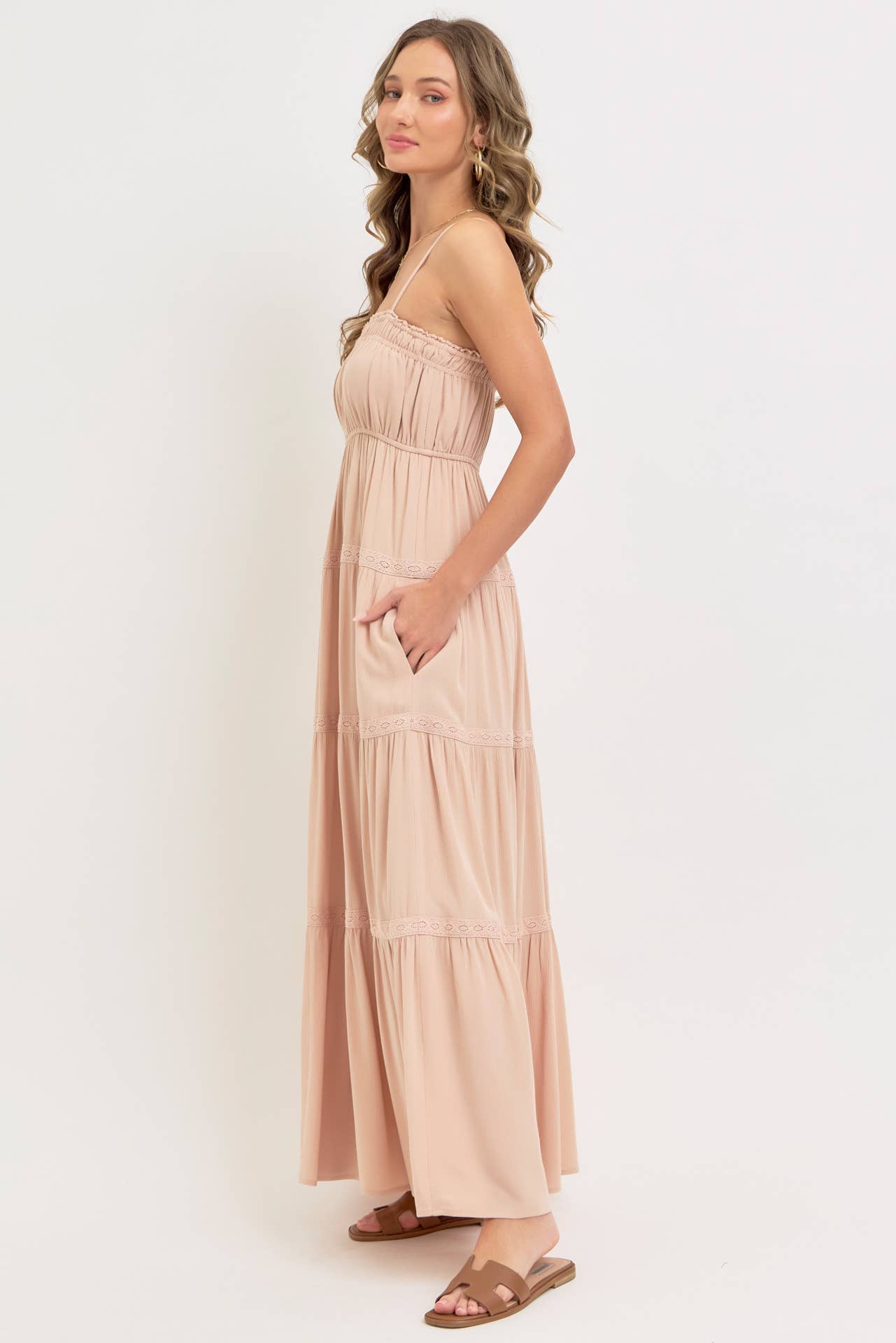 SMOCKED BRODICE TIERED  MAXI DRESS