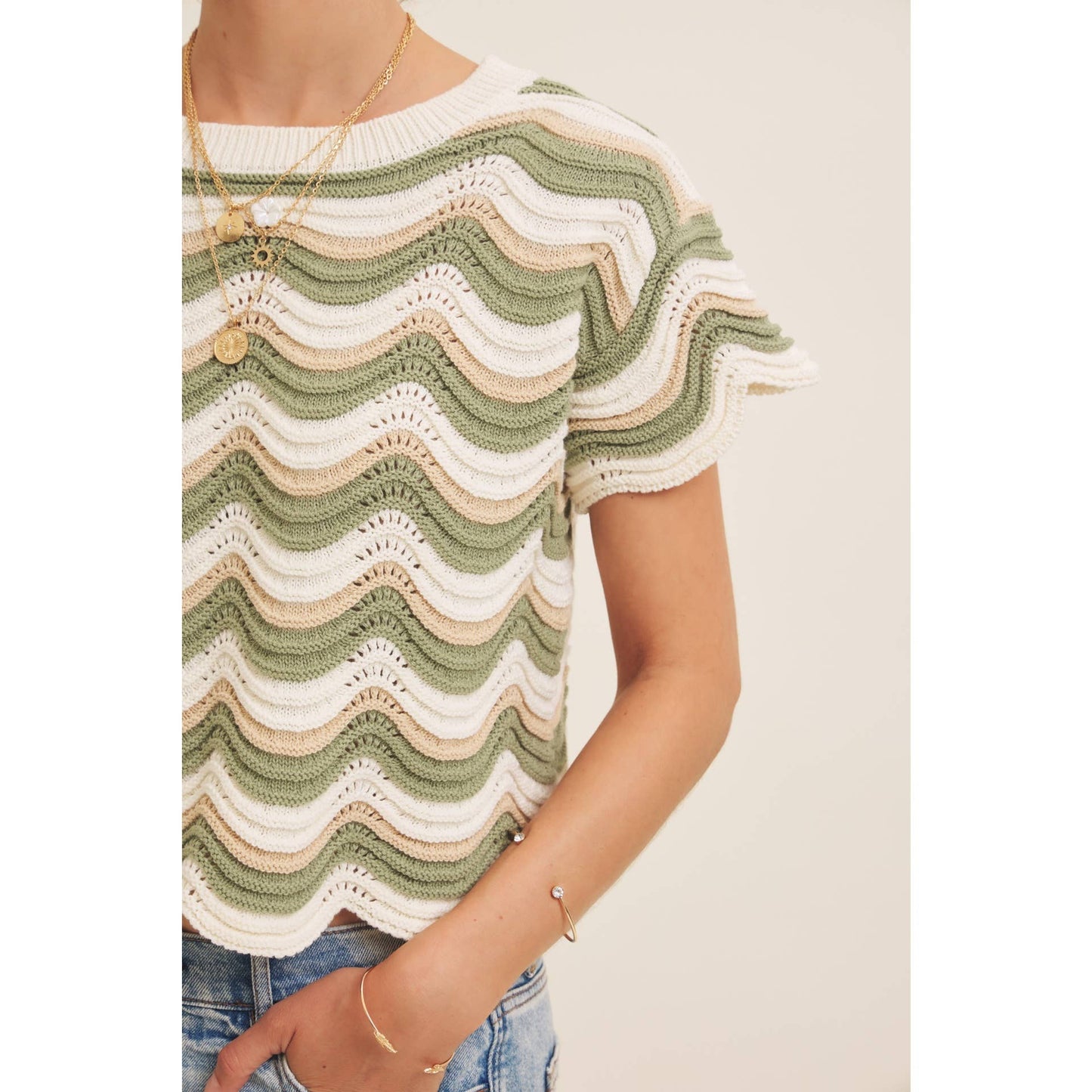 WAVY STRIPE SWEATER TOP