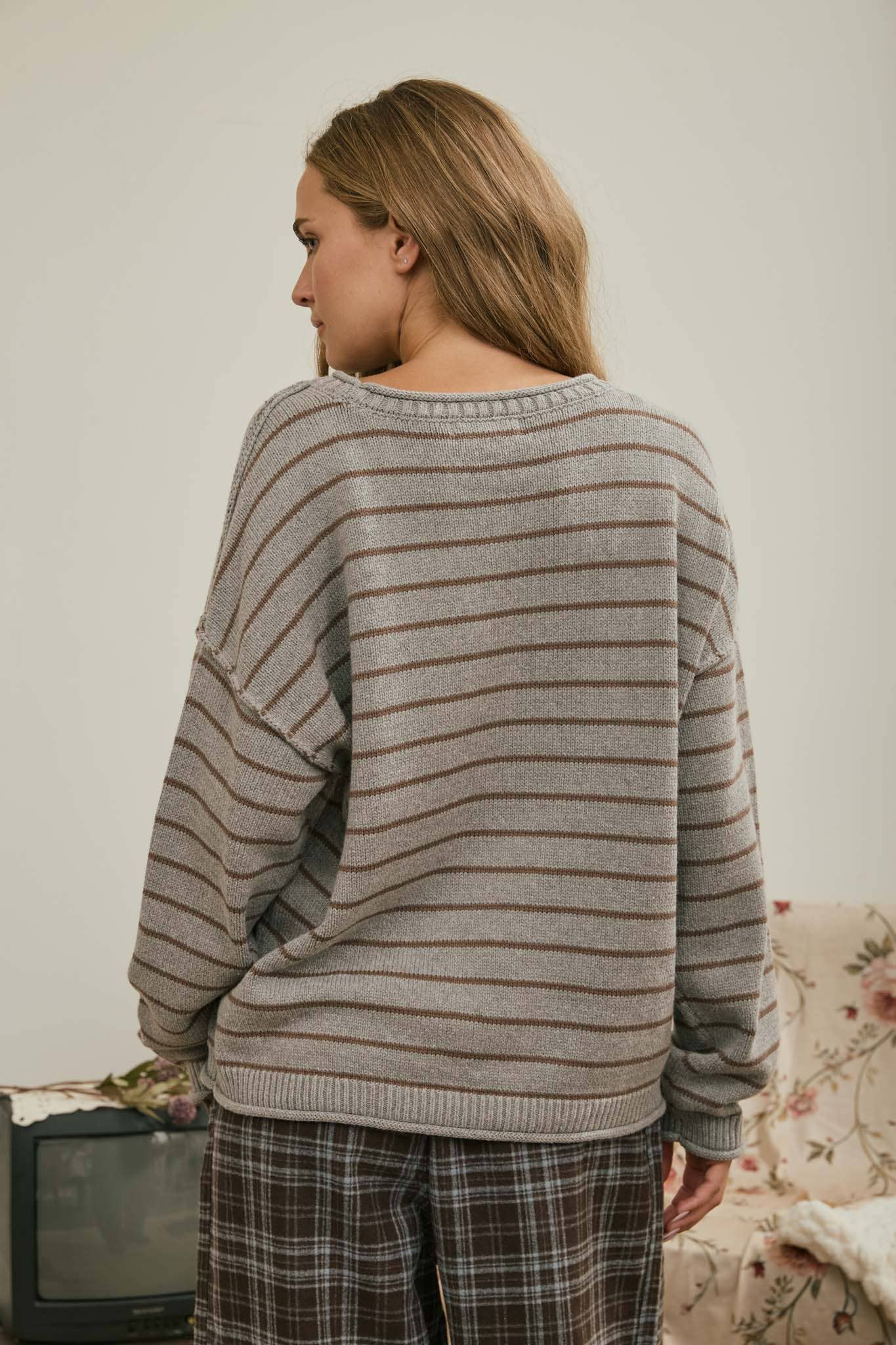 STRIPED CREW NECK SWEATER