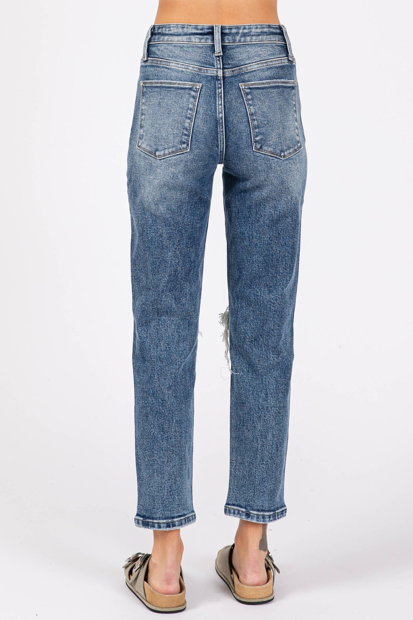 MD KNEE DESTROYED SUPER HIGH RISE STRETCH MOM JEANS