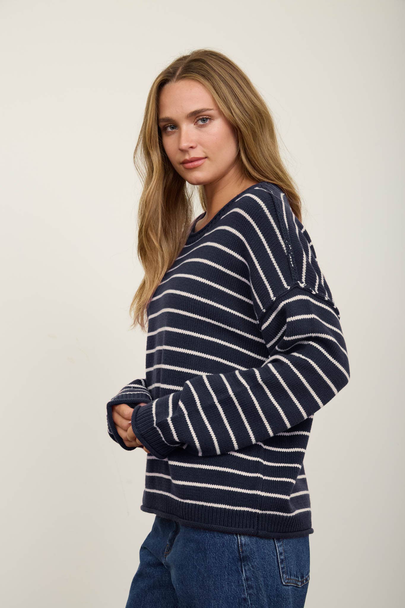 STRIPED CREW NECK SWEATER